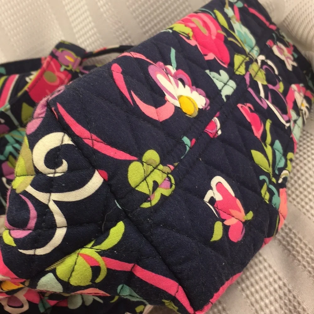 Vera Bradley large tote in excellent condition